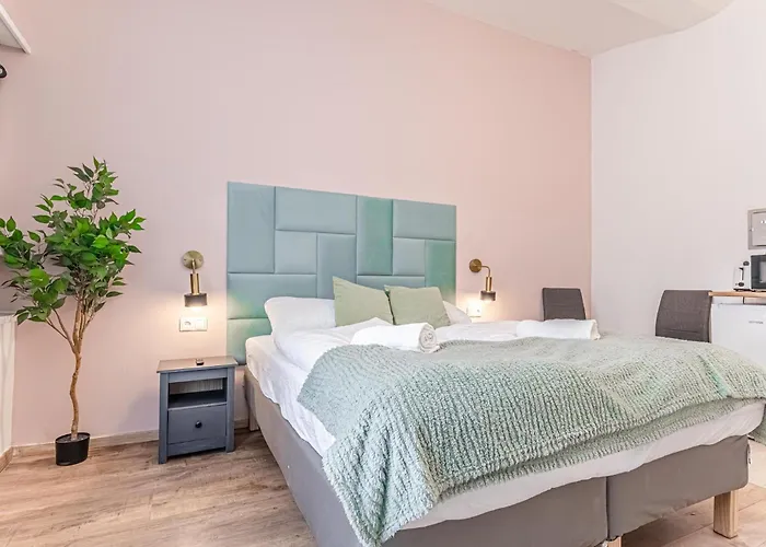 Queen Bed Near Westbahnhof דירה *